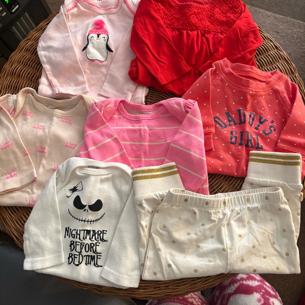 19 Piece Bundle of Newborn and 0-3 Baby Girl Clothing - Picture 4 of 16